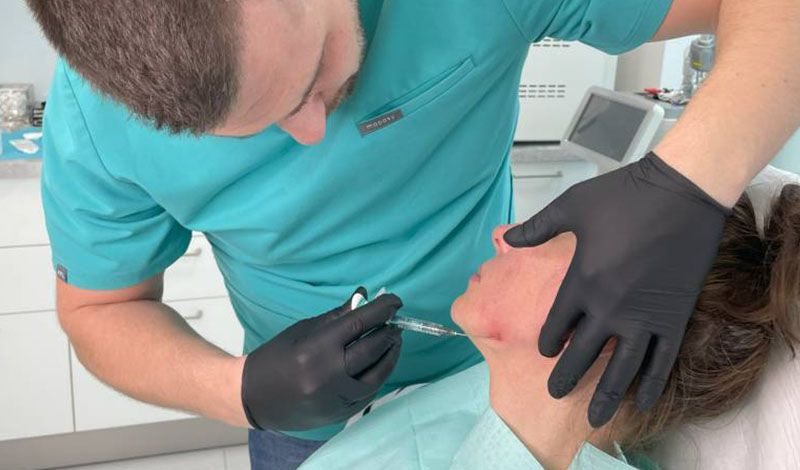 Wypełnianie kwasem hialuronowym