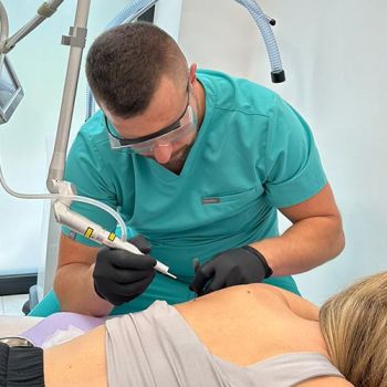 Zabiegi laserem frakcyjnym. Poznaj opinie, efekty i możliwości tego urządzenia.