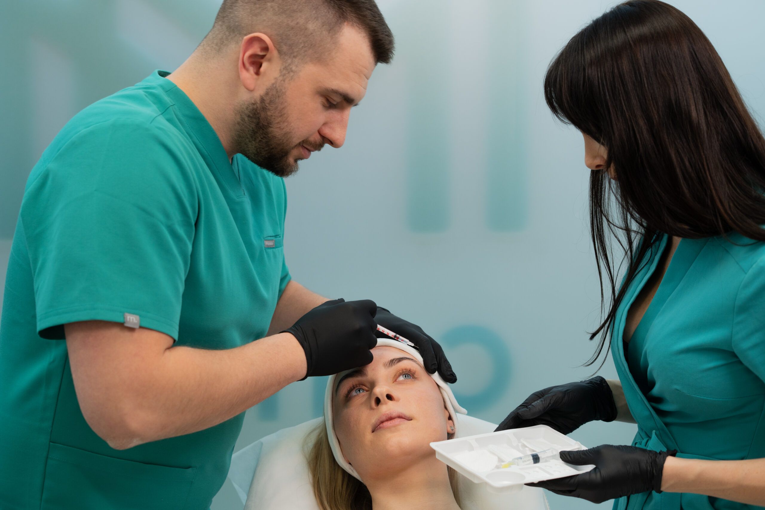 Wypełnianie kwasem hialuronowym