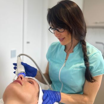 Radiofrekwencja mikroigłowa na ciało: sposób na wiotki brzuch, rozstępy i delikatną okolicę oczu