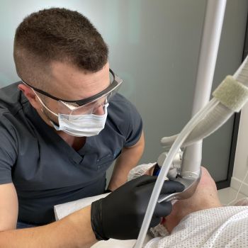 Laser frakcyjny — kiedy się go stosuje i jakie przynosi efekty?